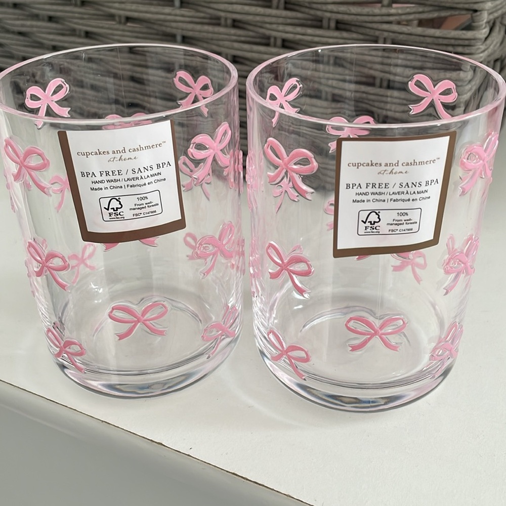 Pink bow cups